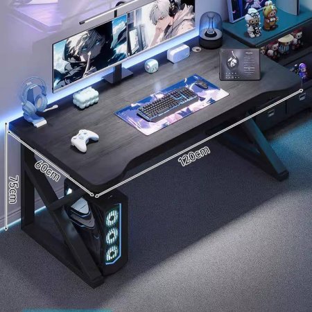 طاولة جيمينج باللون الاسود.